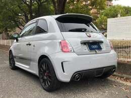 小さなボディに180PS（カタログ値）を発揮するパワフルなエンジンを搭載！走りが楽しいアバルトマジック、蠍の毒に痺れてみませんか？