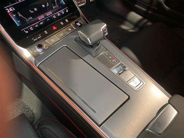 エンジンプッシュ式スマートキー完備☆このタイプのキーは、鍵を車両にささなくてもドアの開閉操作からエンジンの始動や停止をすることができます！