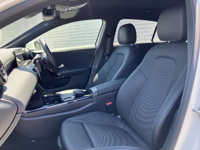 当社の車両は検査員による厳格な検査を行います！機関系はもちろん、骨格部位修復歴や外板パネルの交換歴・板金塗装歴などを十分に確認した上で、基準に達した車両のみを取り扱います！！