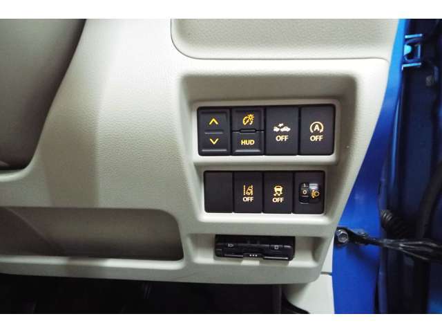 セーフティPKG装着車　レーンアシスト　ヘッドアップディスプレイ　衝突被害軽減システム　アイドリングストップ　ETC付き！