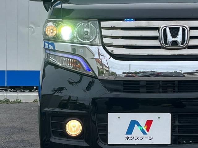 【HIDヘッドライト】非常に明るく前方を照らしてくれるので、悪天候や夜間の走行時も視界良好で安心してお乗りいただけます。