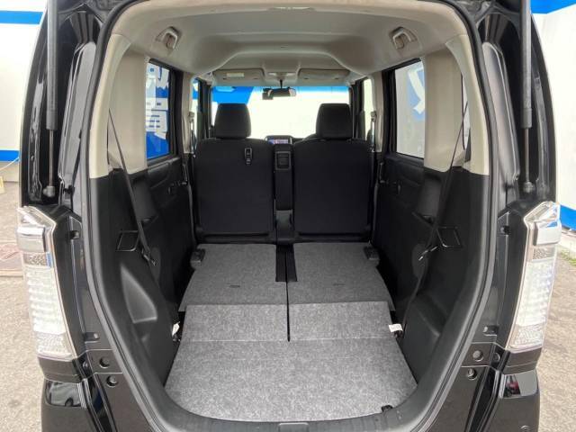 普段のお買い物や通勤、送迎等に十分な荷室スペースを確保しております。セカンドシートを倒すと、大きな荷物の積載も可能です♪