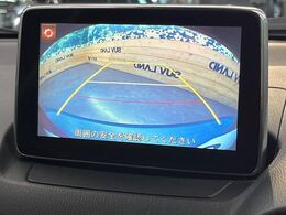 【バックカメラ】駐車時に後方がリアルタイム映像で確認できます。大型商業施設や立体駐車場での駐車時や、夜間のバック時に大活躍！運転スキルに関わらず、今や必須となった装備のひとつです！