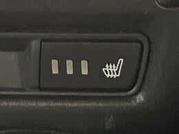 【シートヒーター】寒い日に重宝するシートヒーター！エアコンより早く温まってくれるので寒がりの人も安心ですね♪エアコンの温風は乾燥するから苦手、という方にもをおすすめです。