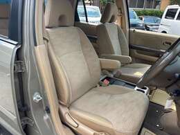 座り心地の良いファブリックシートはコンディション良好