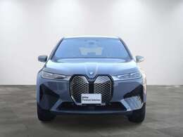 BMWのまさに「顔」ともいえる「キドニー・グリル」は、他の追随を許さない存在感を誇り、「キドニー・グリル」を見かけただけでBMWの風格を感じさせます！！