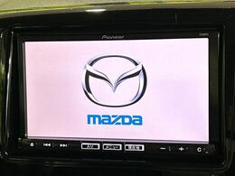 【純正ナビ】人気の純正ナビを装備しております。ナビの使いやすさはもちろん、オーディオ機能も充実！キャンプや旅行はもちろん、通勤や買い物など普段のドライブも楽しくなるはず♪