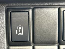 【パワースライドドア】スマートキーや運転席のスイッチでスライドドアの開閉が可能♪電動だから力を入れてドアを開ける必要が無く、小さいお子様でも、重い荷物を持っている時もラクに開け閉めできます♪