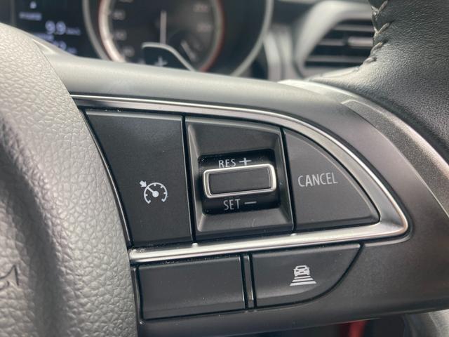 【アダプティブクルーズコントロールシステム】高速道路での長距離運転や渋滞走行時などの発進、停止を繰り返す状況などで、運転操作の負担を軽減します。