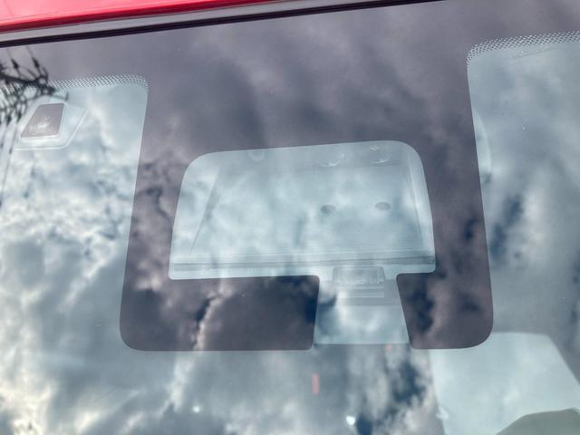 【衝突被害軽減ブレーキ】前方の車両や歩行者を検知し、ブザー音や表示によって警告！衝突の可能性が高まるとブレーキ踏力をアシストしてくれますが、あくまでもサポートですので運転手の判断・操作が大事です☆