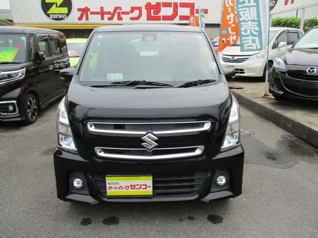 在庫も40台を取り揃えております。幅広い車種からお車をお選び頂けます。また、店頭に無いお車でもお気軽にお申し付け下さい。