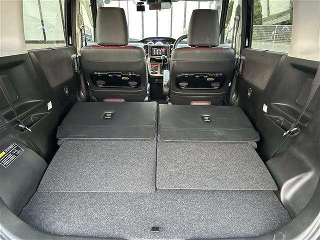 【シートアレンジ】乗車人数、荷物によってシートアレンジは自由自在です！軽い力でシートを動かせます。開口部は低く、重い荷物もラクに積み下ろしできます。