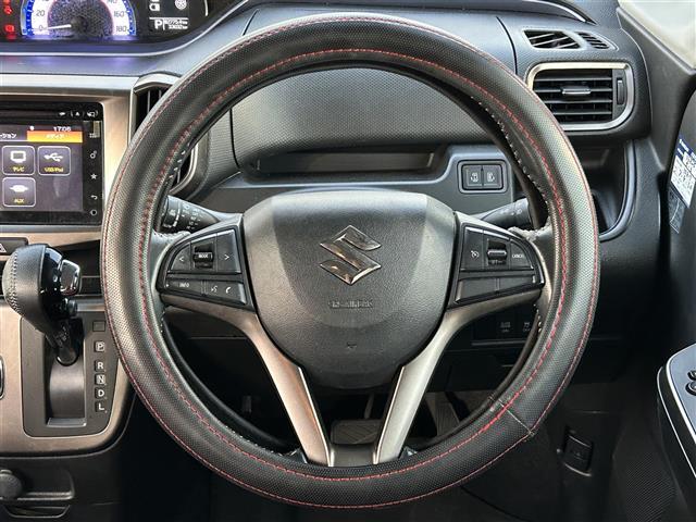 【ハンドル】軽い力で扱いやすいハンドルです。目立つ傷やスレなどなく綺麗な状態です！除菌プランいれていただくとさらに快適に！清潔なお車はお子様にも安心ですね！