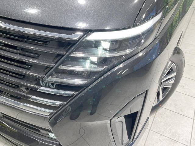 【LEDヘッドライト】悪天候や夜間走行時も良好な視界を確保し安心して運転できる高輝度LEDヘッドライトを装備！点灯速度が早く、消費電力も抑えられています。