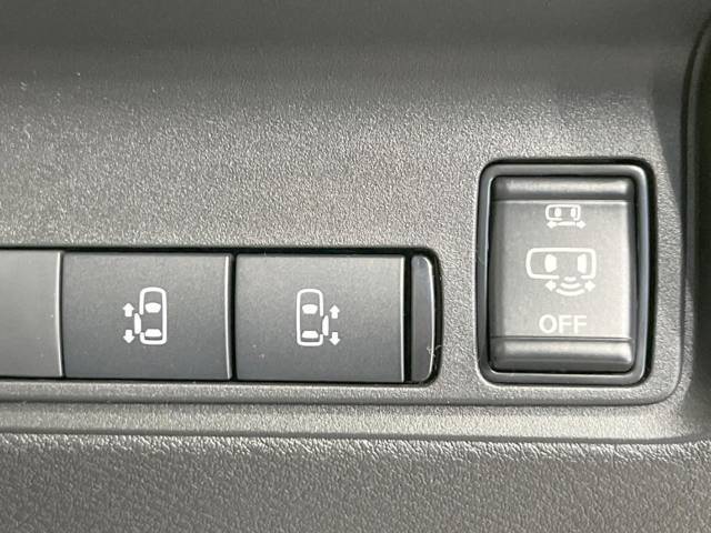 【両側パワースライドドア】スマートキーや運転席のスイッチで後席両側スライドドアの開閉が可能♪電動だから力を入れてドアを開ける必要が無く、小さなお子様でも簡単に開け閉めでき快適です♪