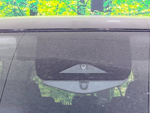 【インテリジェントエマージェンシーブレーキ】フロントカメラで前方の車両や歩行者を検知。衝突しそうな時は衝突被害軽減ブレーキが作動、衝突回避をサポート。より安全にドライブをお楽しみいただけます。