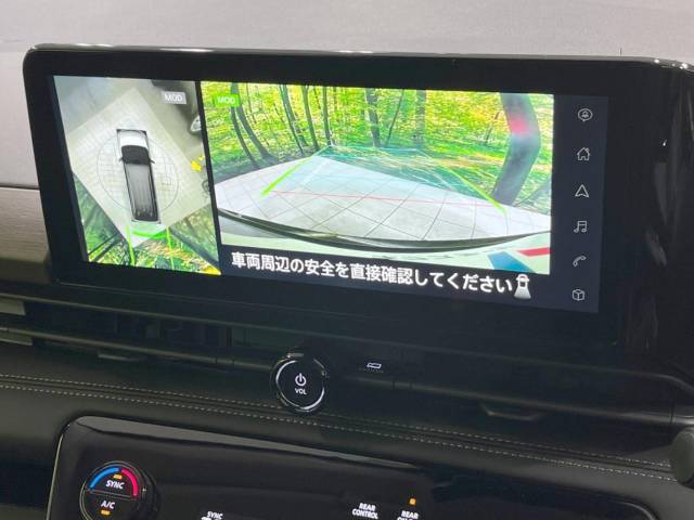 【アラウンドビューモニター】専用のカメラにより、上から見下ろしたような視点で360度クルマの周囲を確認することができます☆死角部分も確認しやすく、狭い場所での切り返しや駐車もスムーズに行えます。