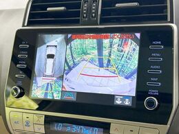 【パノラミックビューモニター】専用のカメラにより、上から見下ろしたような視点で360度クルマの周囲を確認することができます☆死角部分も確認しやすく、狭い場所での切り返しや駐車もスムーズに行えます。