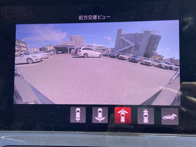 ご来場が難しいお客様でもご安心下さい、店頭在庫でしたらテレビ電話などを使いお車の詳細をご説明させて頂く事も可能でございます。当店スタッフが真心込めてご対応させて頂きます。