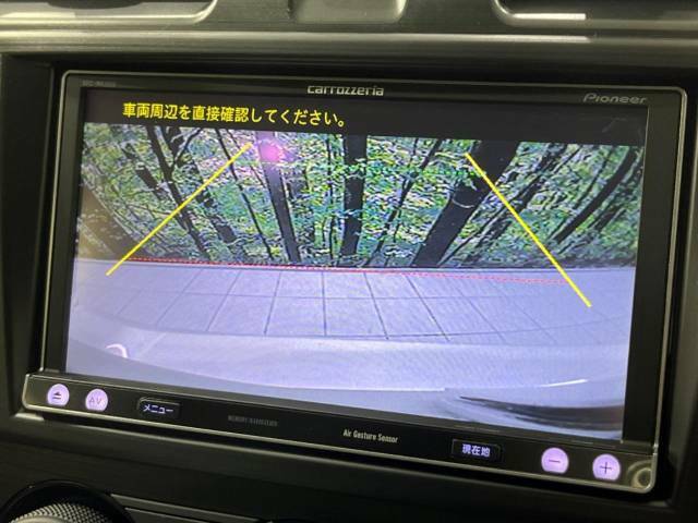 【バックカメラ】駐車時に後方がリアルタイム映像で確認できます。大型商業施設や立体駐車場での駐車時や、夜間のバック時に大活躍！運転スキルに関わらず、今や必須となった装備のひとつです！