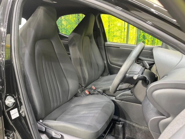 運転席シート廻りは使用感も少なく、良好な状態となっています。前オーナー様が丁寧に使っていたことがよくわかりますね。