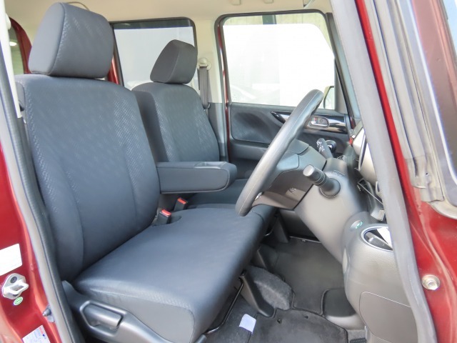 すわり心地も良い運転席、助手席シートです。