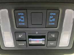 【両側パワースライドドア】スマートキーや運転席のスイッチで後席両側スライドドアの開閉が可能♪電動だから力を入れてドアを開ける必要が無く、小さなお子様でも簡単に開け閉めでき快適です♪