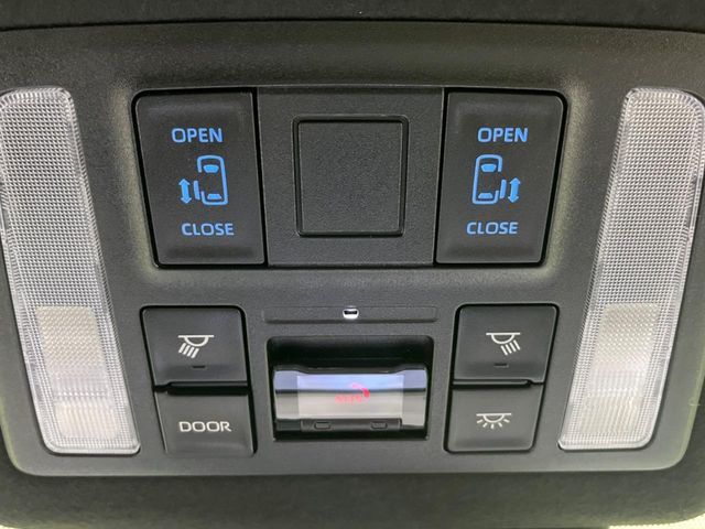【両側パワースライドドア】スマートキーや運転席のスイッチで後席両側スライドドアの開閉が可能♪電動だから力を入れてドアを開ける必要が無く、小さなお子様でも簡単に開け閉めでき快適です♪