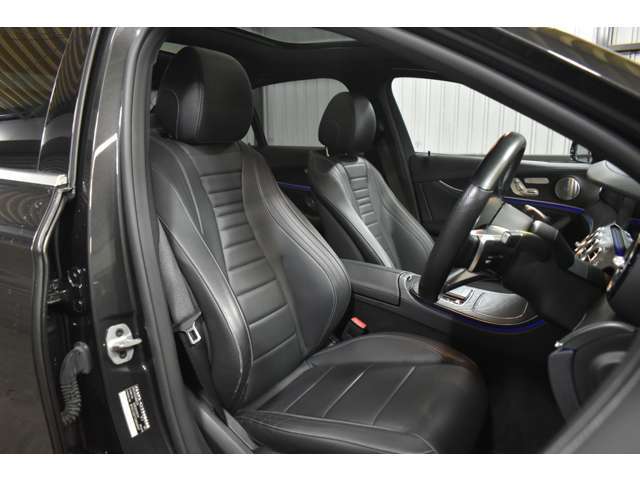 全席ヒーター＆メモリー付ブラックナッパレザーシート（電動ランバーサポート機能付き）・前席は3パターンまでシートポジションをメモリーできる嬉しい装備付です。