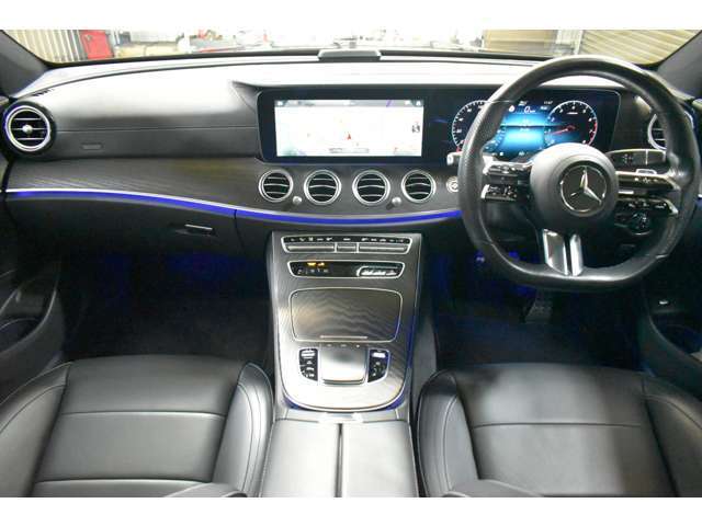 オプションエクスクルーシブP　オプションAMGラインインテリアP　レーダーセーフティP　　レザーシート　ARナビTV　ブルメスター　HUD　360カメラ　キーレスゴー　電動トランク