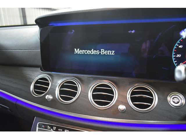 12.3インチワイドタッチディスプレイ！MBUXシステム　地デジ（フルセグ）対応純正HDDナビ/USBメディアIF/Bluetoothオーディオ/スマートフォン連携機能/DSRC