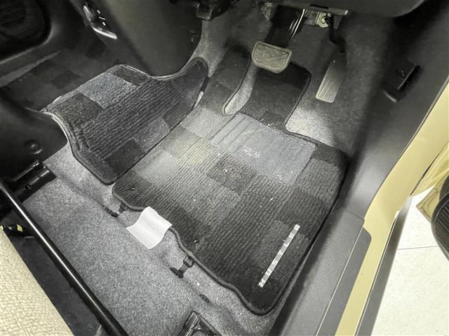【フロアマット】車内を綺麗に保つのには必須のアイテムです。当店ではフカフカな新品マットも絶賛取り扱い中！ぜひご相談くださいませ。◆ご来店予約受付中！無料の来店予約は【来店予約をする】ボタンから！◆