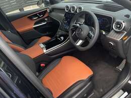 【PRE-SAFE】急ブレーキや危険なステアリング操作等を感知したときに、乗員の安全性を向上させる動作をします。