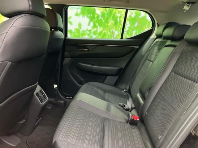 WECARSでは各商談席に大型モニターをご用意しております！見やすい大画面でゆったりと全国の在庫をご覧いただけます！是非ご来店お待ちしております！