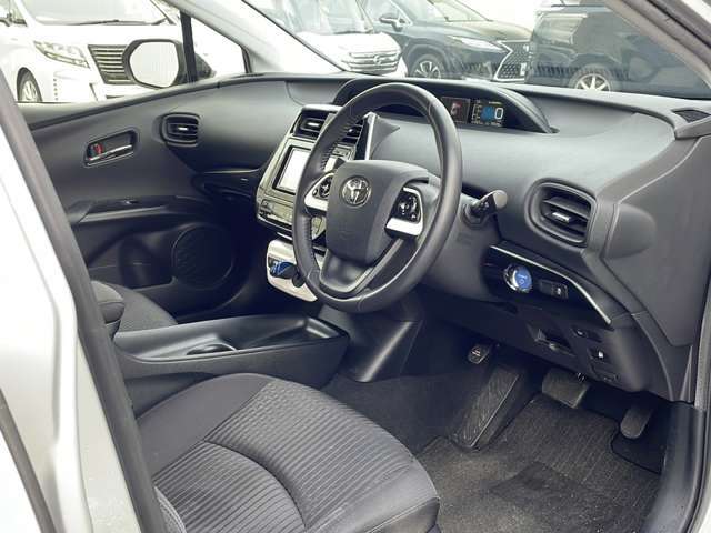 気になる車はすぐにお問い合わせください！右のカーセンサー専用無料ダイヤルから、専門スタッフがお車のご質問にお答えいたします！