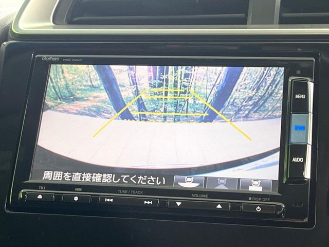 【バックカメラ】駐車時に後方がリアルタイム映像で確認できます。大型商業施設や立体駐車場での駐車時や、夜間のバック時に大活躍！運転スキルに関わらず、今や必須となった装備のひとつです！