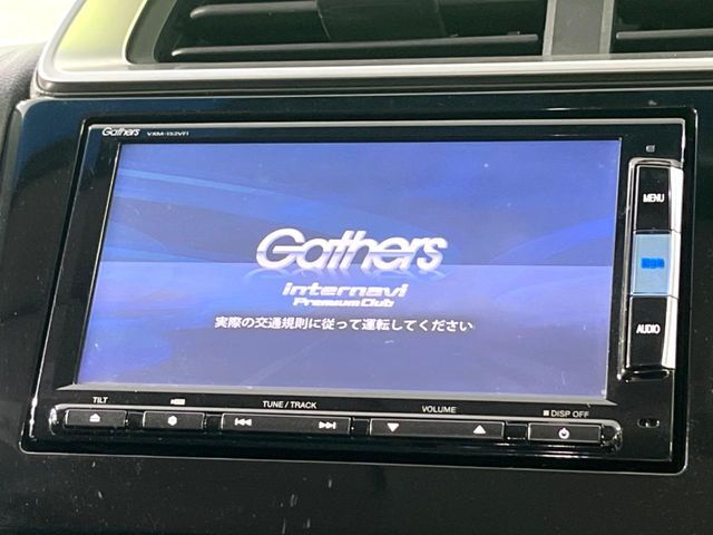 【純正ナビ】人気の純正ナビを装備しております。ナビの使いやすさはもちろん、オーディオ機能も充実！キャンプや旅行はもちろん、通勤や買い物など普段のドライブも楽しくなるはず♪