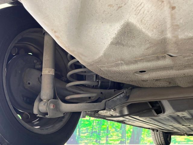 お車を安心してお乗りいただく為には、足回りの定期点検が欠かせません。サービスサポート（有償保証）では無料点検もご提供しており、安心のカーライフをお過ごしいただけるサポート体制が整っています。
