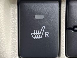 【シートヒーター】寒い日に重宝するシートヒーター！エアコンより早く温まってくれるので寒がりの人も安心ですね♪エアコンの温風は乾燥するから苦手、という方にもをおすすめです。