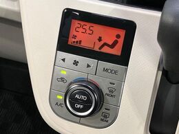 【オートエアコン】一度お好みの温度に設定すれば、車内の温度を検知し風量や温度を自動で調整。暑い…寒い…と何度もスイッチ操作をする必要はありません。快適な車内空間には必須の機能ですね♪