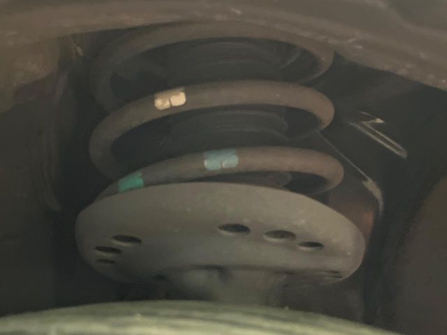 お車を安心してお乗りいただく為には、足回りの定期点検が欠かせません。サービスサポート（有償保証）では無料点検もご提供しており、安心のカーライフをお過ごしいただけるサポート体制が整っています。