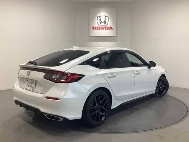 【Honda認定中古車 U-Select】　は3つの安心をお約束します。　1　Hondaのプロが整備した安心。 2　第三者機関がチェックした安心。　3　購入後もHondaが保証する安心。