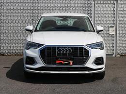 Audiの特徴シングルフレームグリルは力強さとエレガントな雰囲気を醸し出します。