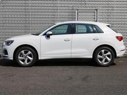 全車両に標準装備の純正アルミホイールは、純正ならではのバランスの良いデザインと、走行安定性をお楽しみ頂けます。