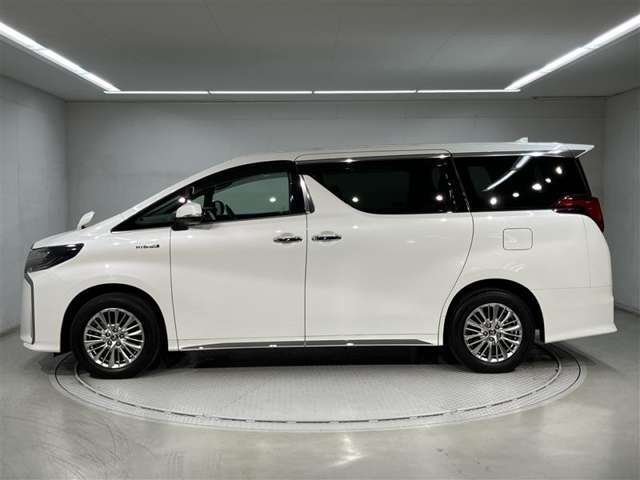 全車種、走行距離無制限の1年間無料保証付き！全国5000ヶ所に及ぶトヨタサービス店舗の安心ネットワーク！※3年先まで延長可能なロングラン保証αもご用意してます（有料）。