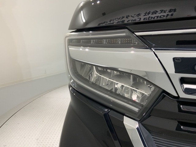 LEDヘッドライトは、点灯の瞬間から最大光量を発揮し、突然暗くなるトンネルなどでの安定感を高めます。