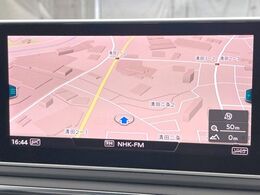 ●純正ナビ:一体感のあるナビは、高級感ある車内を演出してくれます。オーディオ機能も充実しておりますので、運転もより楽しめます♪