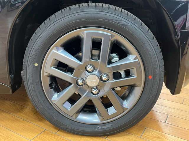 純正ホイールを装着。