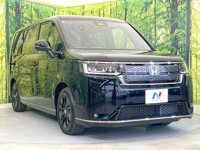 高透明度のガラス皮膜で撥水はもちろん、上質なツヤ・光沢を実現。紫外線や酸性雨から大切な愛車を保護し、色あせ・劣化を防止。「弾スプラッシュコート」、「弾プリミッサコート」からお選びいただけます。