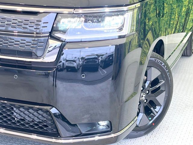 【LEDヘッドライト】悪天候や夜間走行時も良好な視界を確保し安心して運転できる高輝度LEDヘッドライトを装備！点灯速度が早く、消費電力も抑えられています。